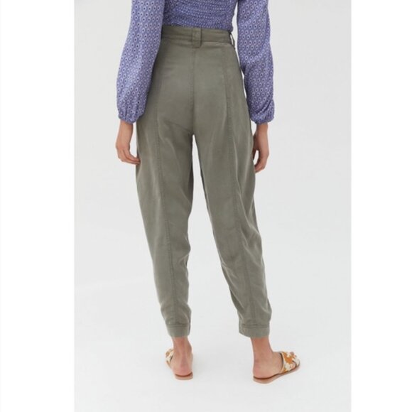 Urban Outfitters BDG Carissa High-Waisted Lightweight Cocoon Pants - Picture 3 of 10
